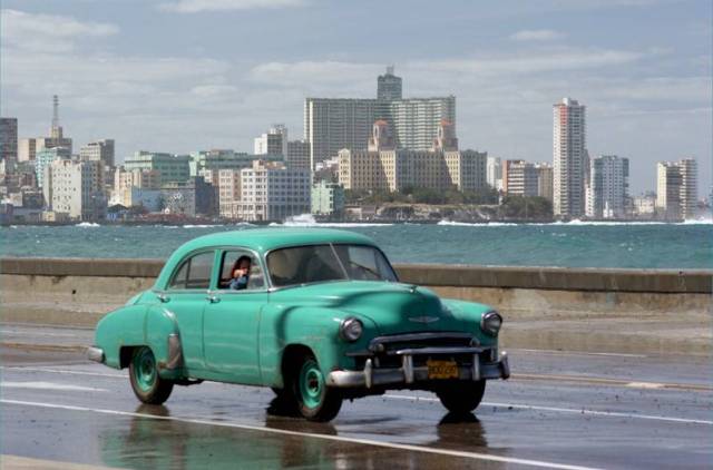 El Patito Feo - Una historia cubana. Habana-malecon1